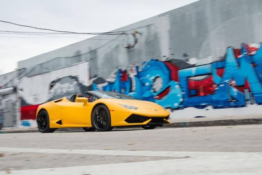  Lamborghini Huracan LP610-4 Spyder 2015 года  (NA) (фото 2 из 19)